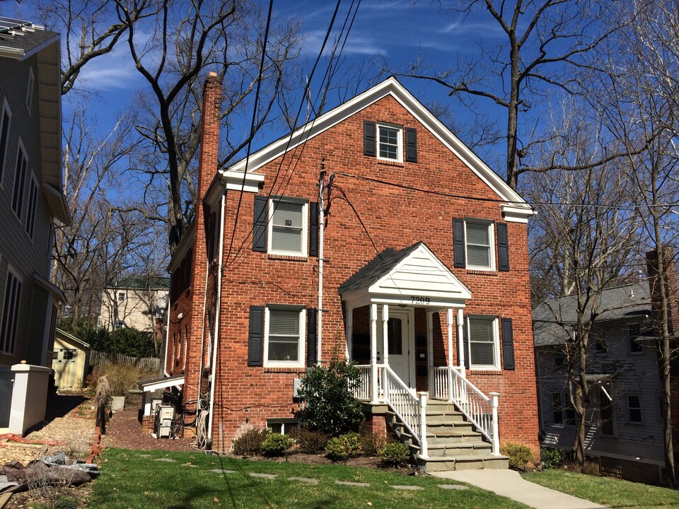 7209 Flower Ave, Unit 5 in Takoma Park, MD - Foto de edificio