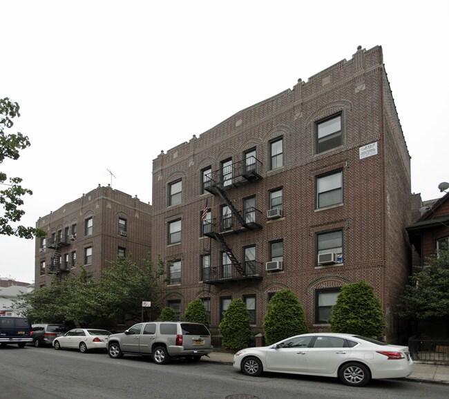 Sylvia Court in Brooklyn, NY - Foto de edificio - Building Photo