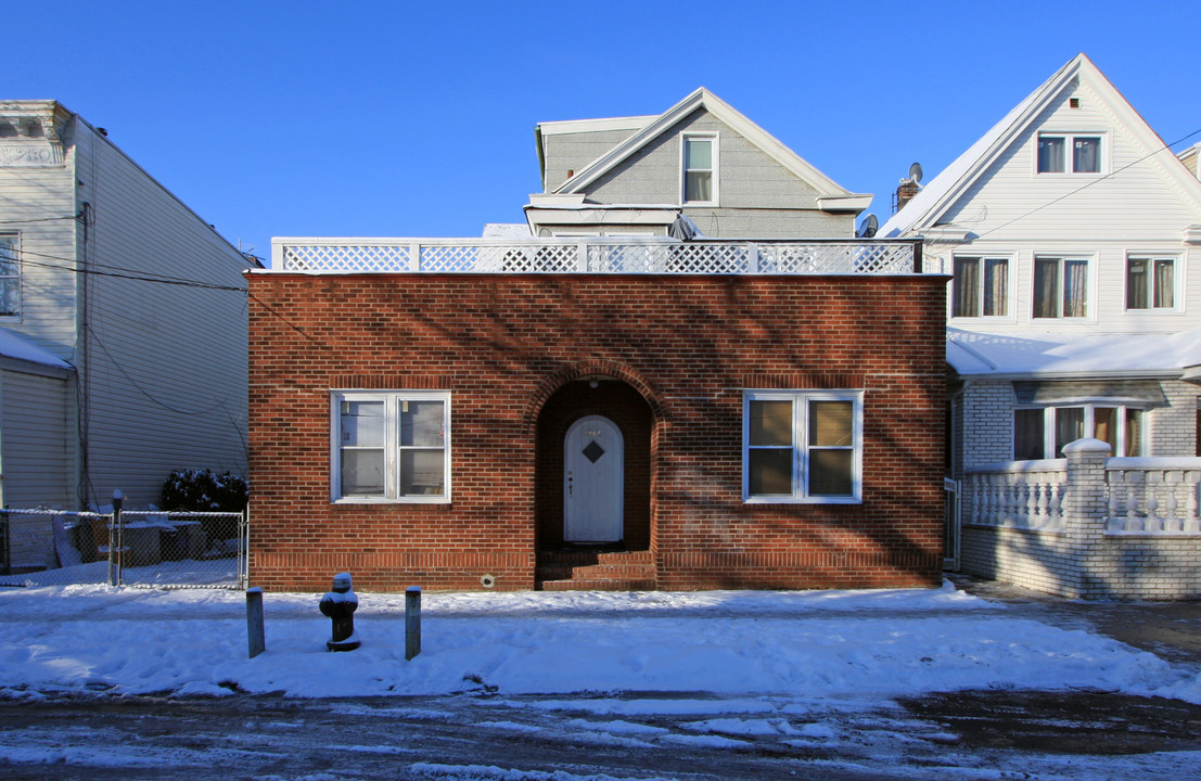 90-06 102nd St in Jamaica, NY - Building Photo