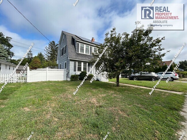 11 E Dunstable Rd in Nashua, NH - Building Photo - Building Photo