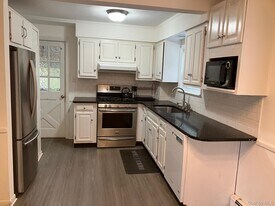 18 Park Ave in Glen Cove, NY - Building Photo