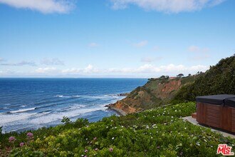 1115 Palos Verdes Dr W in Palos Verdes Estates, CA - Building Photo - Building Photo