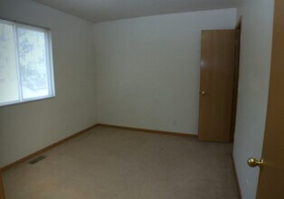 2276 Holdrege St in Lincoln, NE - Building Photo - Building Photo