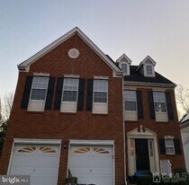 33 Marion Dr in Plainsboro, NJ - Building Photo