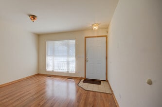 681 Springwood Dr in Joliet, IL - Building Photo - Building Photo