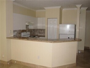 571 Princess Dr in Margate, FL - Building Photo - Building Photo