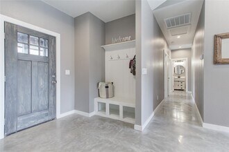 505 Chantilly Ln in Spicewood, TX - Building Photo - Building Photo