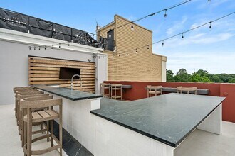 The GoodWynn at Town Brookhaven by ARIUM in Atlanta, GA - Foto de edificio - Building Photo