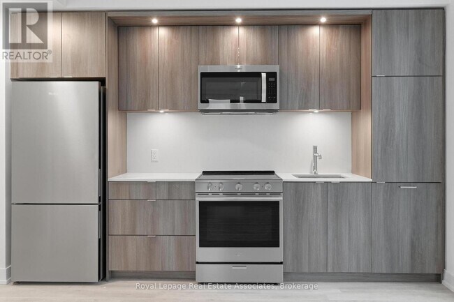 25 Cordova Ave in Toronto, ON - Building Photo - Building Photo