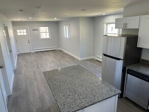 1221 Main St in Vestal, NY - Building Photo - Building Photo