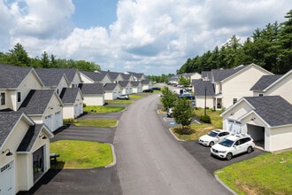 Highfield Townhome Available for Rent! in Rochester, NH - Foto de edificio - Building Photo