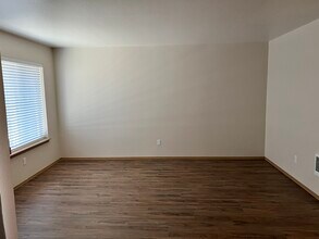 5473 Glenridge Way in Klamath Falls, OR - Foto de edificio - Building Photo