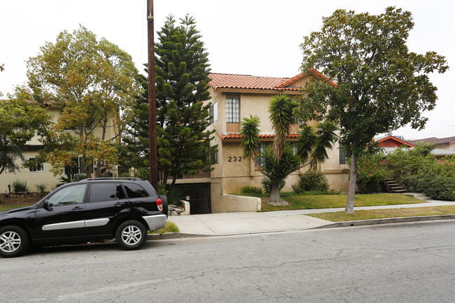 232 N Cedar St in Glendale, CA - Building Photo - Building Photo