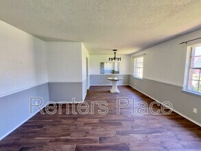 6310 S 72nd E Pl in Tulsa, OK - Foto de edificio - Building Photo