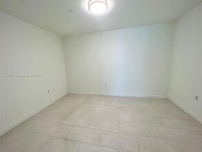 1000 Brickell Plz, Unit 1912 in Miami, FL - Building Photo - Building Photo