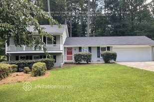 399 Dorsey Cir SW in Lilburn, GA - Building Photo