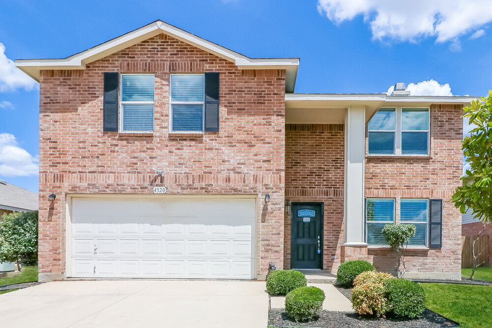 4320 German Pointer Way in Fort Worth, TX - Building Photo