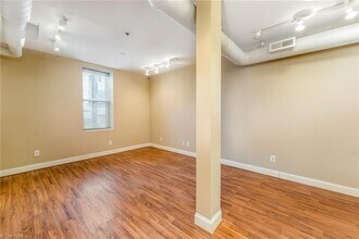 220 W Market St, Unit 307 in Greensboro, NC - Building Photo - Building Photo