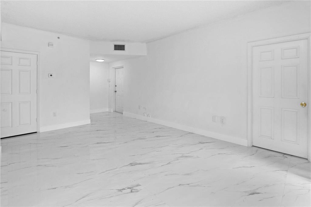 7085 Nova Dr, Unit 109 in Davie, FL - Building Photo