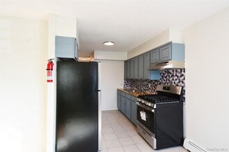 15-10 B 12th St in Queens, NY - Building Photo - Building Photo