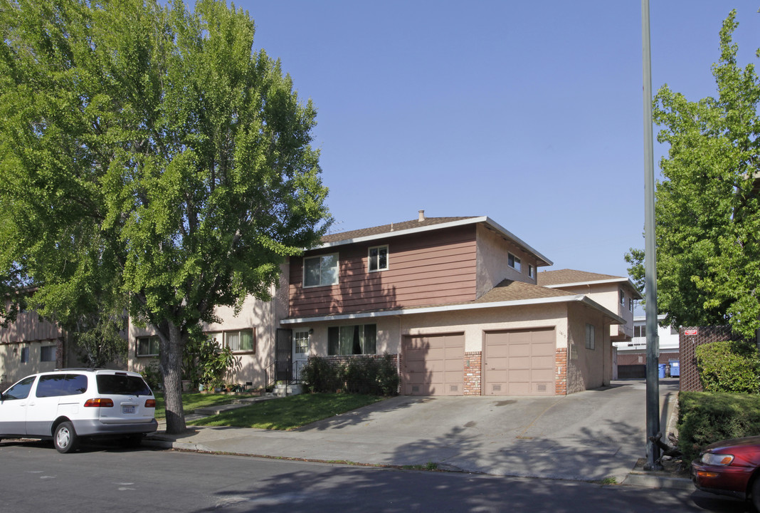 1615 Ontario Dr in Sunnyvale, CA - Building Photo