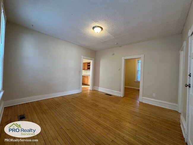 2208 NE 2nd St in Minneapolis, MN - Building Photo - Building Photo