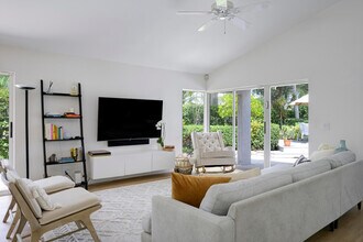 32 Admirals Ct in Palm Beach Gardens, FL - Building Photo - Building Photo