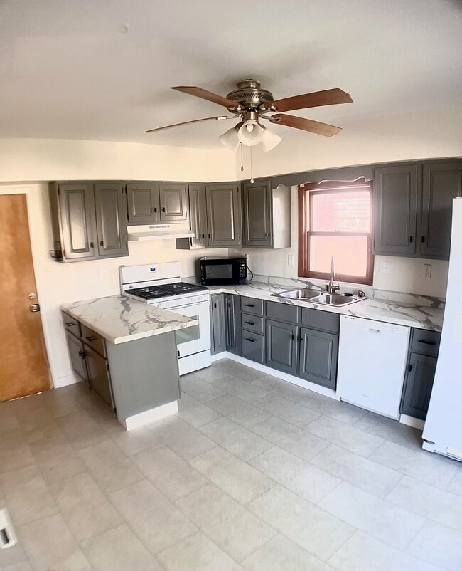 6 Riverview Ln in Bettendorf, IA - Building Photo - Building Photo