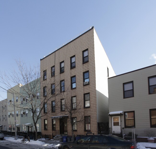 198 Calyer St in Brooklyn, NY - Building Photo - Building Photo