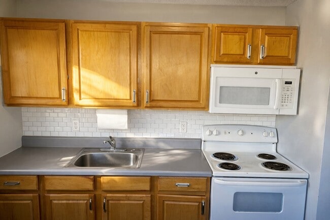 467 Connecticut Ave, Unit A in Lake Helen, FL - Foto de edificio - Building Photo