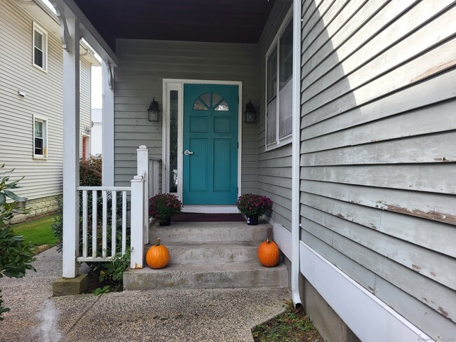 46 Seaside Ave in Milford, CT - Building Photo - Building Photo
