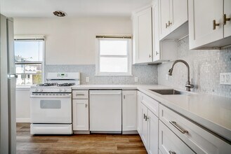 715 Loma Dr in Hermosa Beach, CA - Building Photo - Building Photo