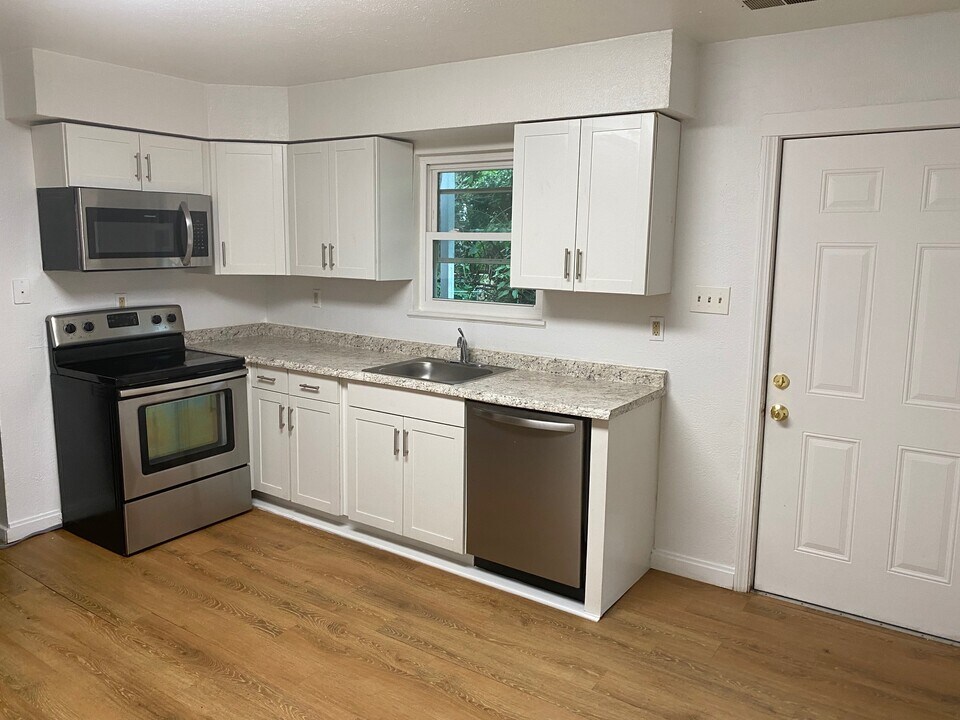 29 Lawn St in Pittsburgh, PA - Building Photo