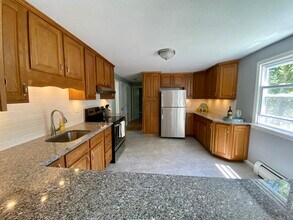 94 Glenstone Dr in Vernon, CT - Building Photo - Building Photo