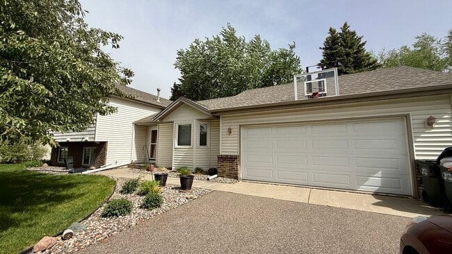 3828 Fairhaven Rd in Eagan, MN - Building Photo - Building Photo