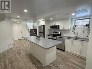 132 Meadowbank Rd in Toronto, ON - Building Photo - Building Photo