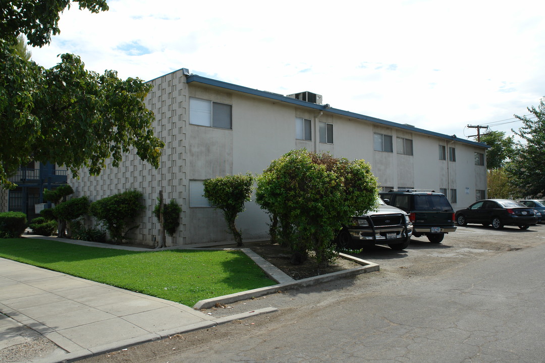 Capri De Ville in Bakersfield, CA - Foto de edificio