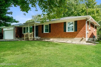 9909 Lakewood Dr in Louisville, KY - Foto de edificio - Building Photo