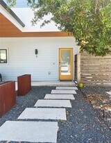2101 Montopolis Dr in Austin, TX - Building Photo