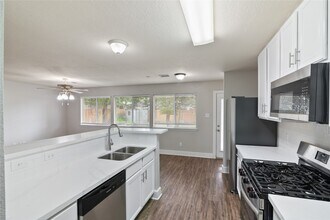 19823 Crested Hill Ln in Cypress, TX - Building Photo - Building Photo