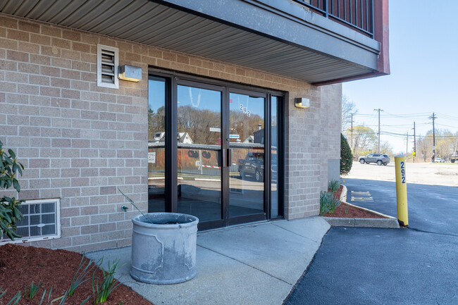 Salem Place Condominiums in Revere, MA - Foto de edificio - Building Photo