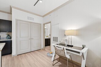 The Vista in San Antonio, TX - Building Photo - Building Photo