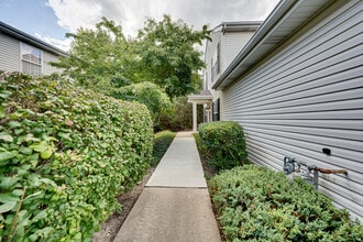 2427 Stoughton Cir in Aurora, IL - Building Photo - Building Photo