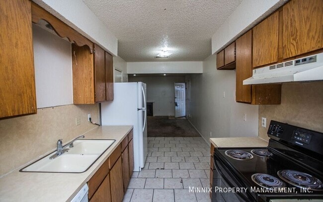 8208 Vernon Ave, Unit A in Lubbock, TX - Foto de edificio - Building Photo