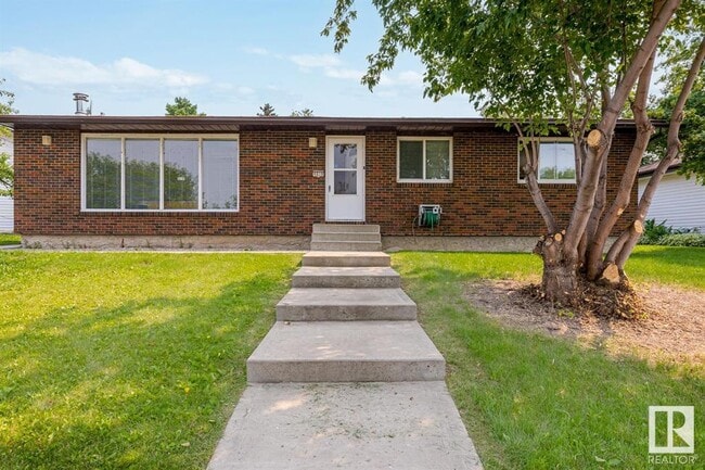 4819 Lakeshore Dr in Bonnyville, AB - Building Photo - Building Photo