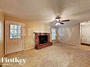 3908 S Summit Ridge Dr in Independence, MO - Foto de edificio - Building Photo