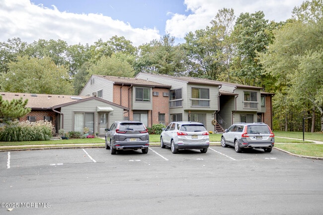 45 Western Reach in Red Bank, NJ - Building Photo - Building Photo