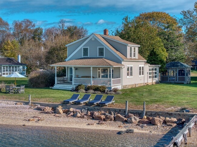 property at 152 King St