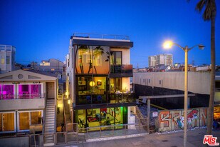 3009 Ocean Front Walk in Venice, CA - Building Photo