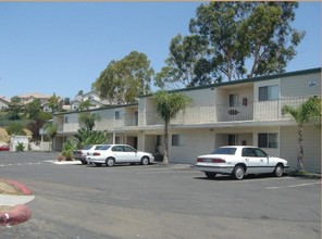 Pebble Cove Apartments in San Diego, CA - Foto de edificio - Building Photo
